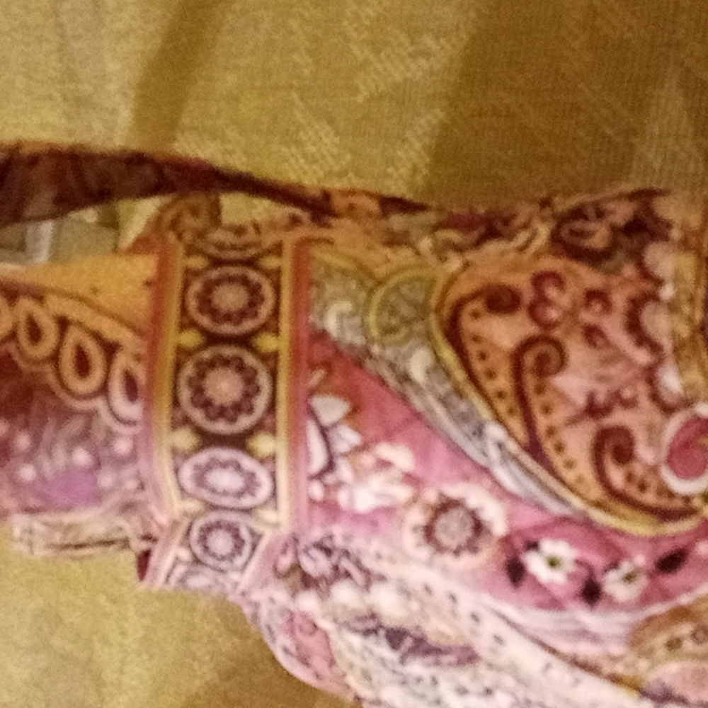 Vera Bradley bucket shoulder bag. - Picture 3 of 5